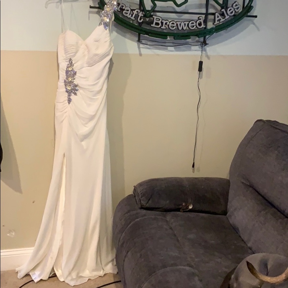 Long white dress, Faviana couture
